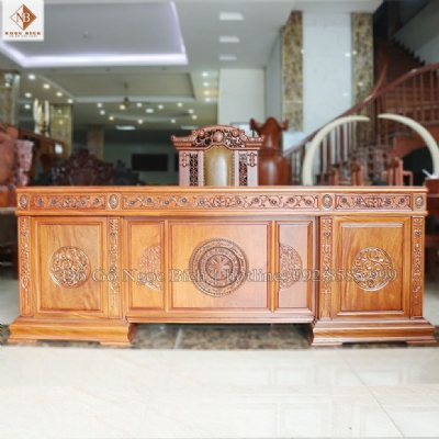 Ưu điểm của bàn giám đốc gỗ tự nhiên trong thiết kế nội thất văn phòng
