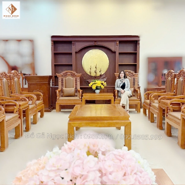 Phòng khánh tiết gỗ tự nhiên phong cách hiện đại