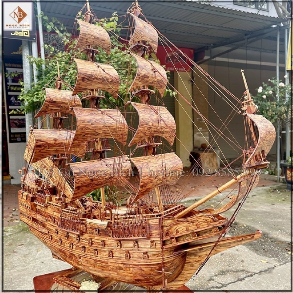 Mô hình thuyền buồm chất liệu Gỗ Sưa