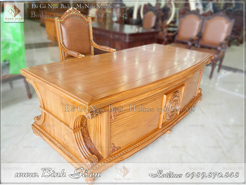 Hình ảnh mặt trước bàn giám đốc mẫu bàn cong gỗ gõ đỏ