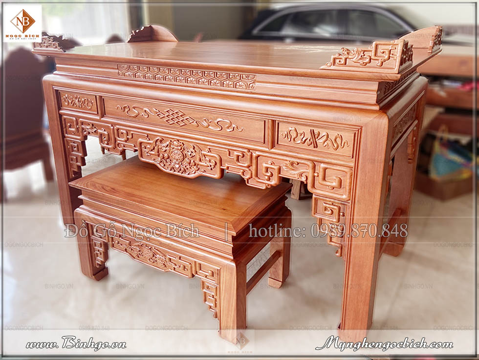Bàn Thờ gia tiên mẫu ngũ phúc ( Triện Rơi ) kích thước: D217xR107xC127cm. Được làm bằng chất liệu Gỗ Gõ Đỏ cao cấp. Sản phẩm được chụp tại showroom Đồ Gỗ Ngọc Bíc