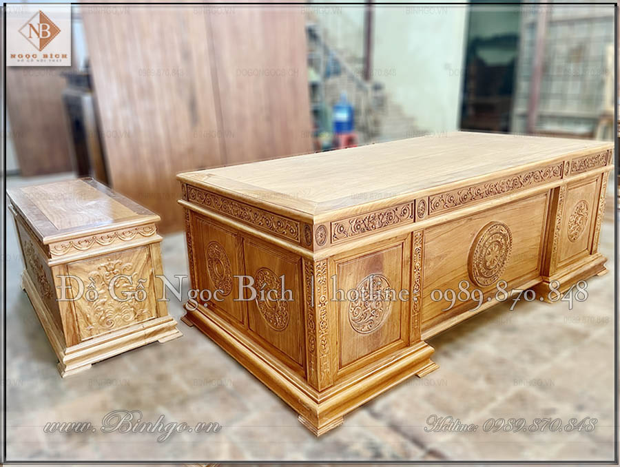 Sản phẩm Bàn Giám Đốc mẫu trống đồng đang trong xưởng sơn của Đồ Gỗ Ngọc Bích.