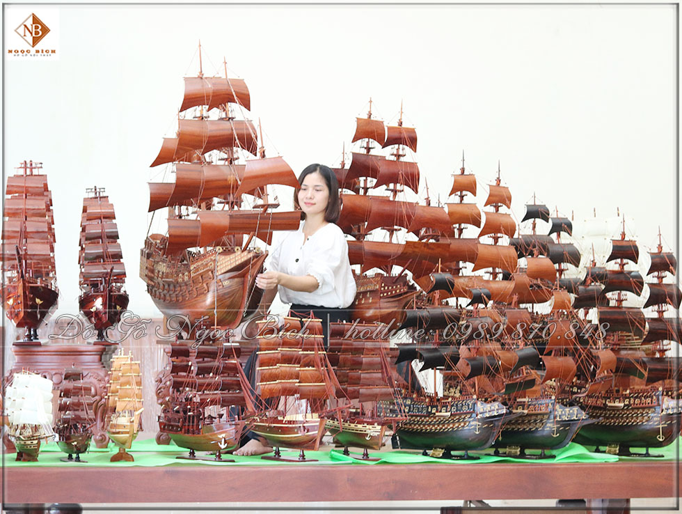 Khu vực bay thuyền mẫu của công ty Đồ Gỗ Ngọc Bích. Một trong những đơn vị sản xuất về thuyền lớn nhất miền bắc