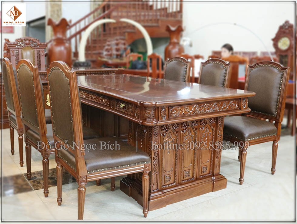 Bộ bàn được thiết kế họa tiết hoa văn hoa lá tây cổ điển .