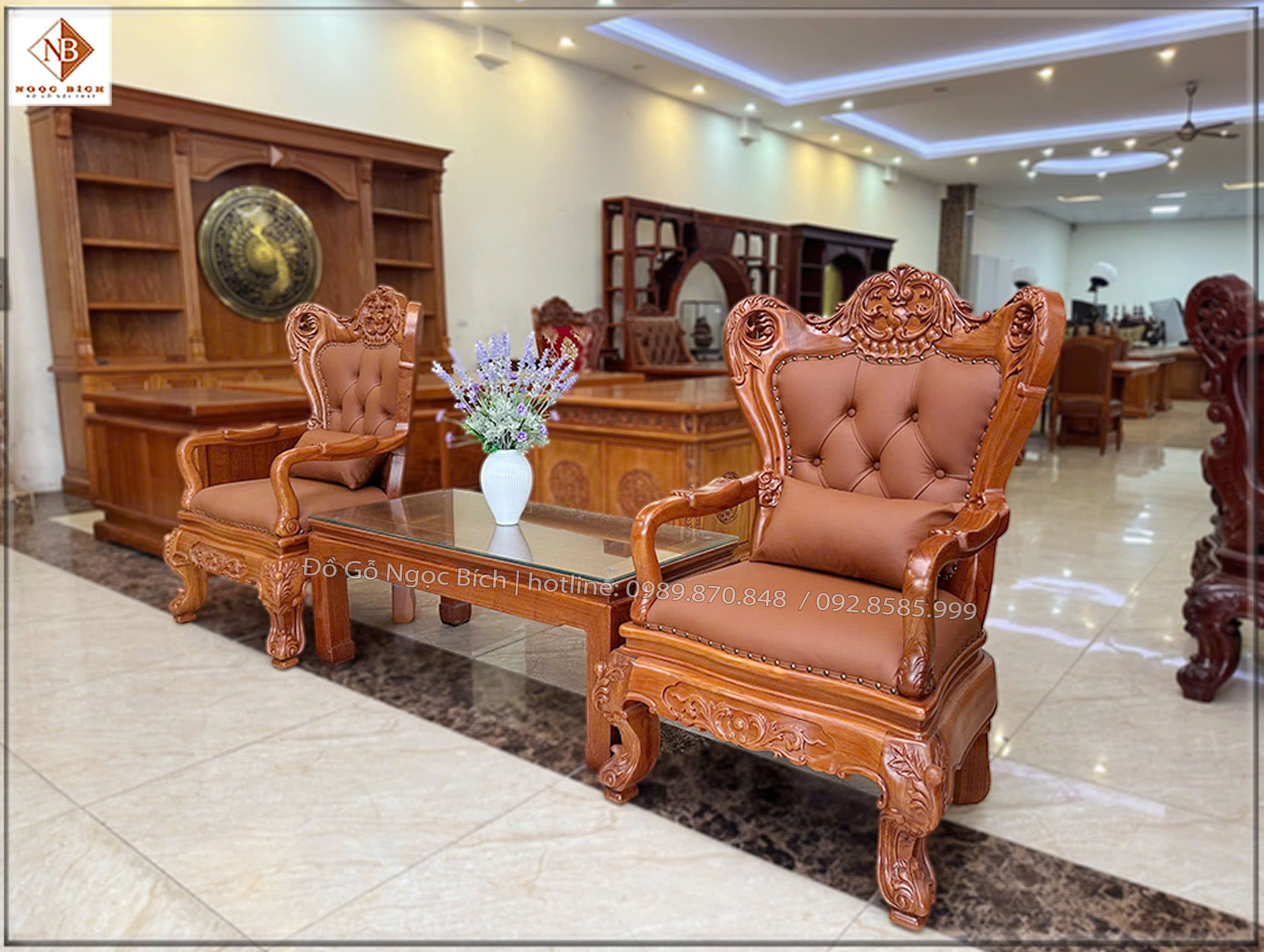 Bộ bàn ghế được hoàn thiện bởi những người thợ lành nghề 