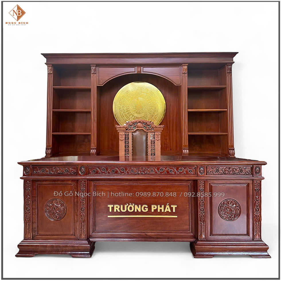Bàn Giám Đốc khắc logo theo yêu cầu của Công Ty Trường Phát
