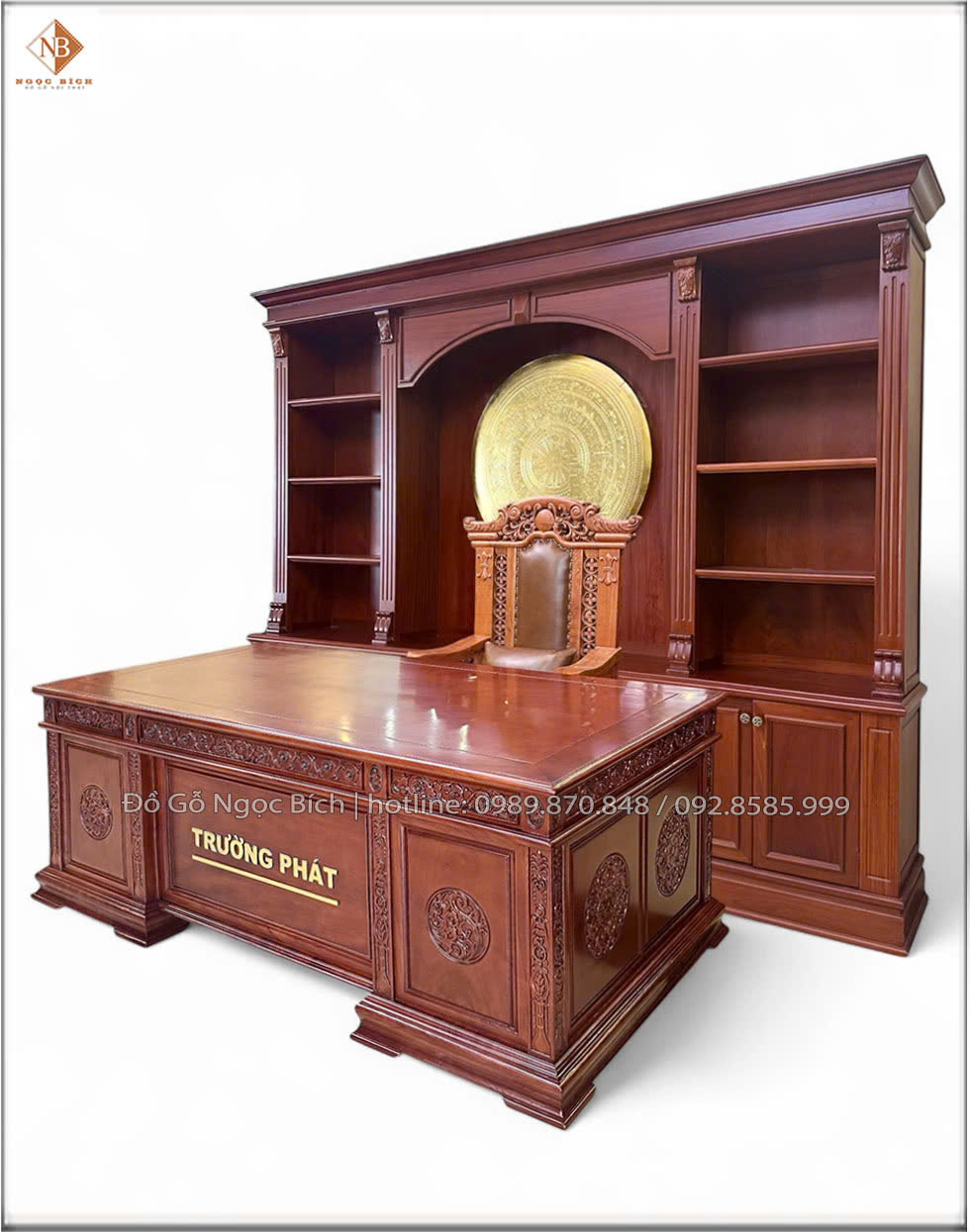 Bàn được làm từ chất liệu gỗ tự nhiên với những đường vân gỗ mềm mại , rõ nét