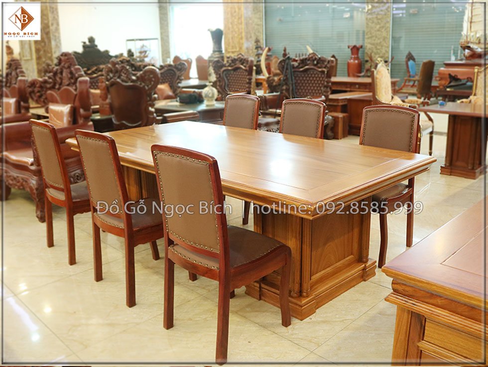Bộ sản phẩm bàn ghế họp gỗ tự nhiên là sự đầu tư dài hạn bởi độ bền và đẹp