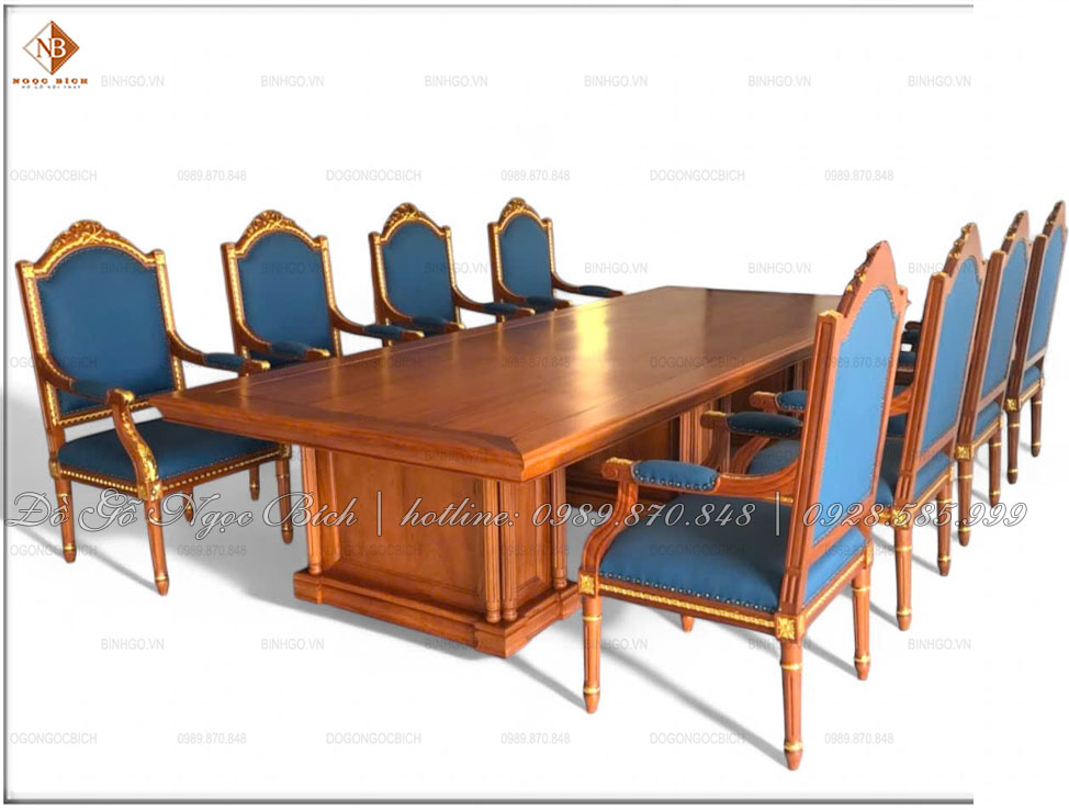 Bộ sản phẩm được chế tác uyển chuyển , hoa văn chạm trổ tinh tế 