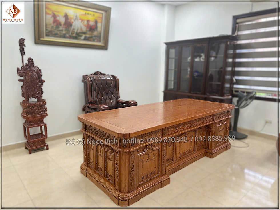 Bàn với thiết kế rộng rãi , đáp ứng đầy đủ nhu cầu cá nhân
