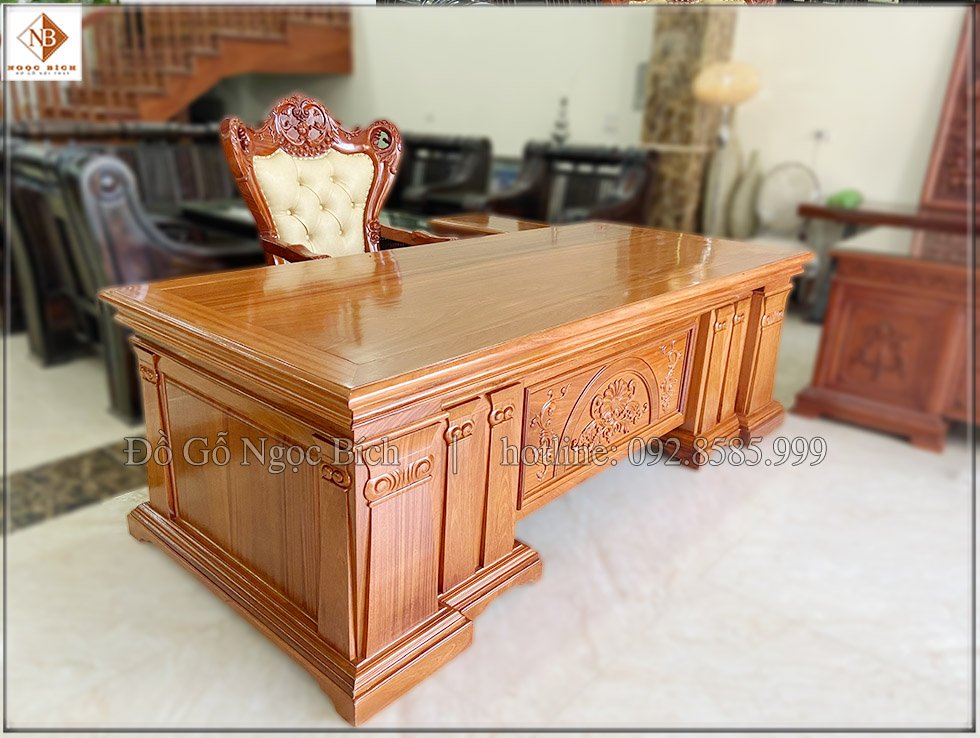 Chiếc bàn được hoàn thiện vô cùng tỉ mỉ , cẩn thận