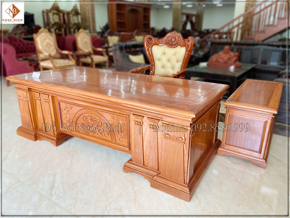 Chiec-ban-sang-trong-nhung-khong-kem-phan-sang-trong-va-dang-.jpg