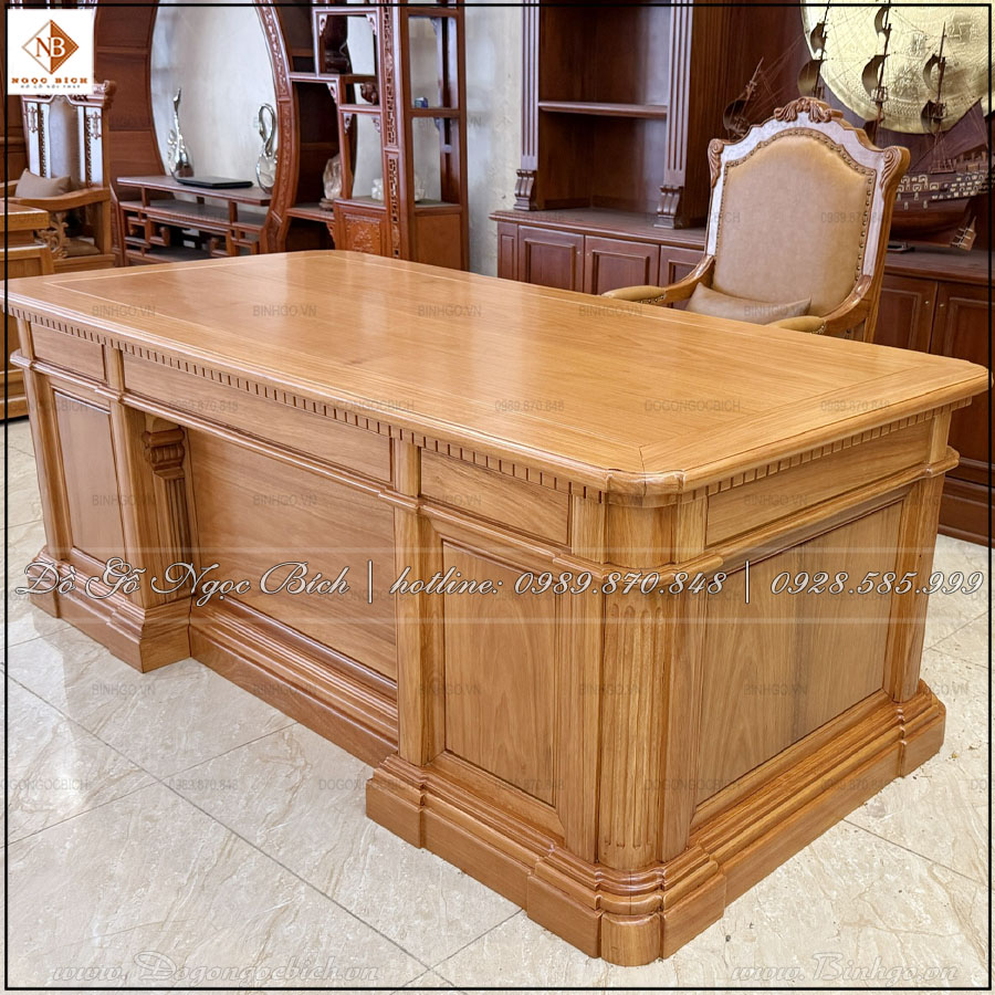 Bàn với thiết kế sang trọng , vững vàng