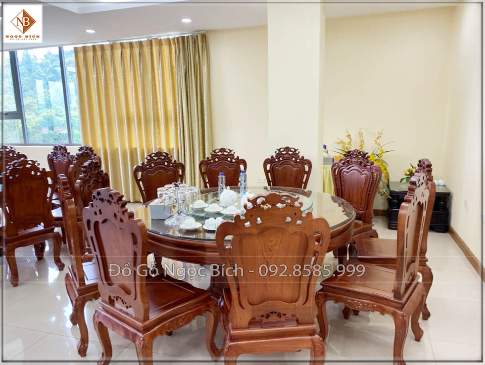 Mat-ban-duoc-thiet-ke-them-mam-xoay-vo-cung-tien-loi.jpg