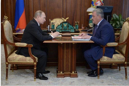 Bàn Giám Đốc mẫu Putin