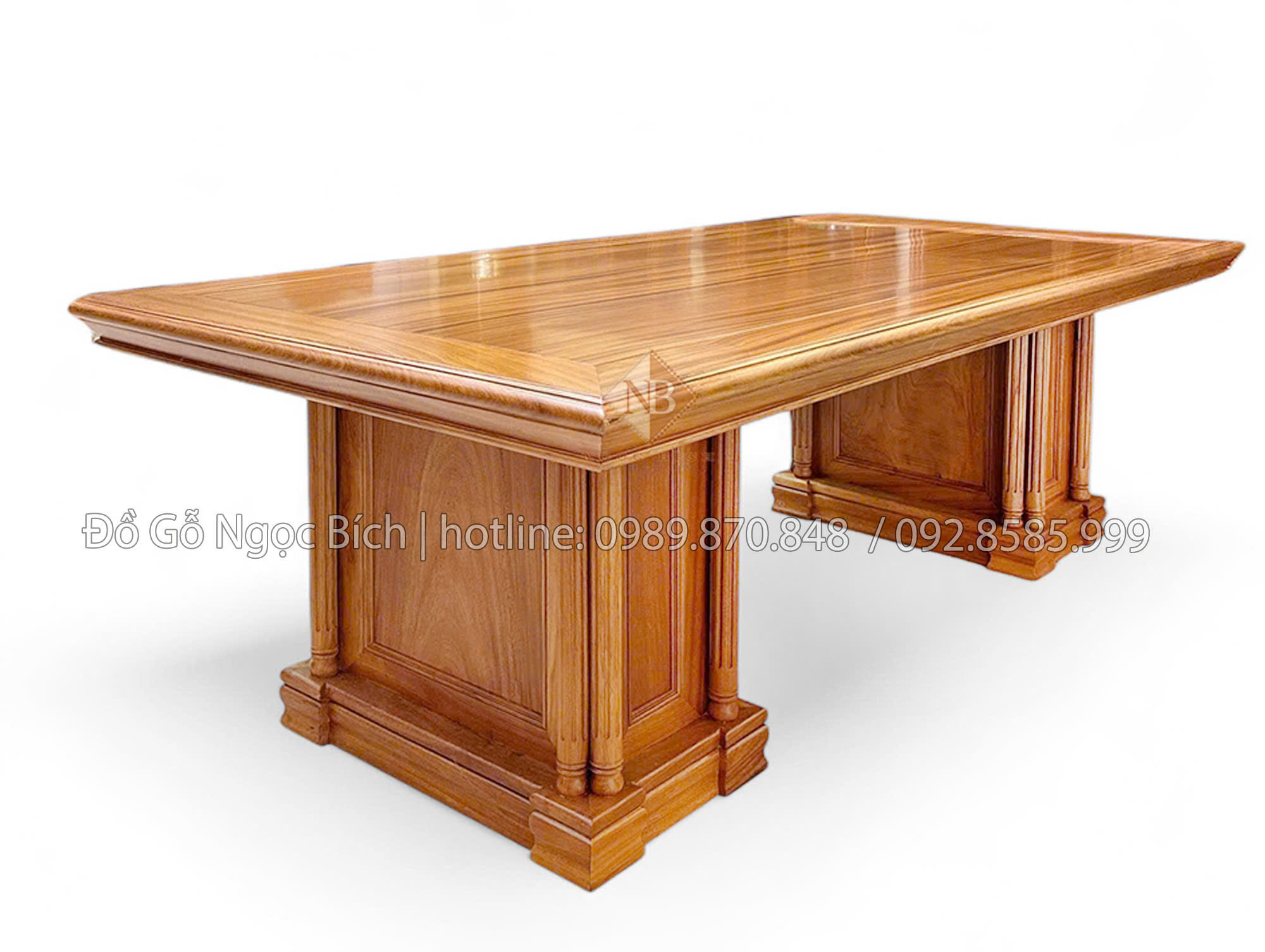 Bàn họp dài 240cm vô cùng rộng rãi