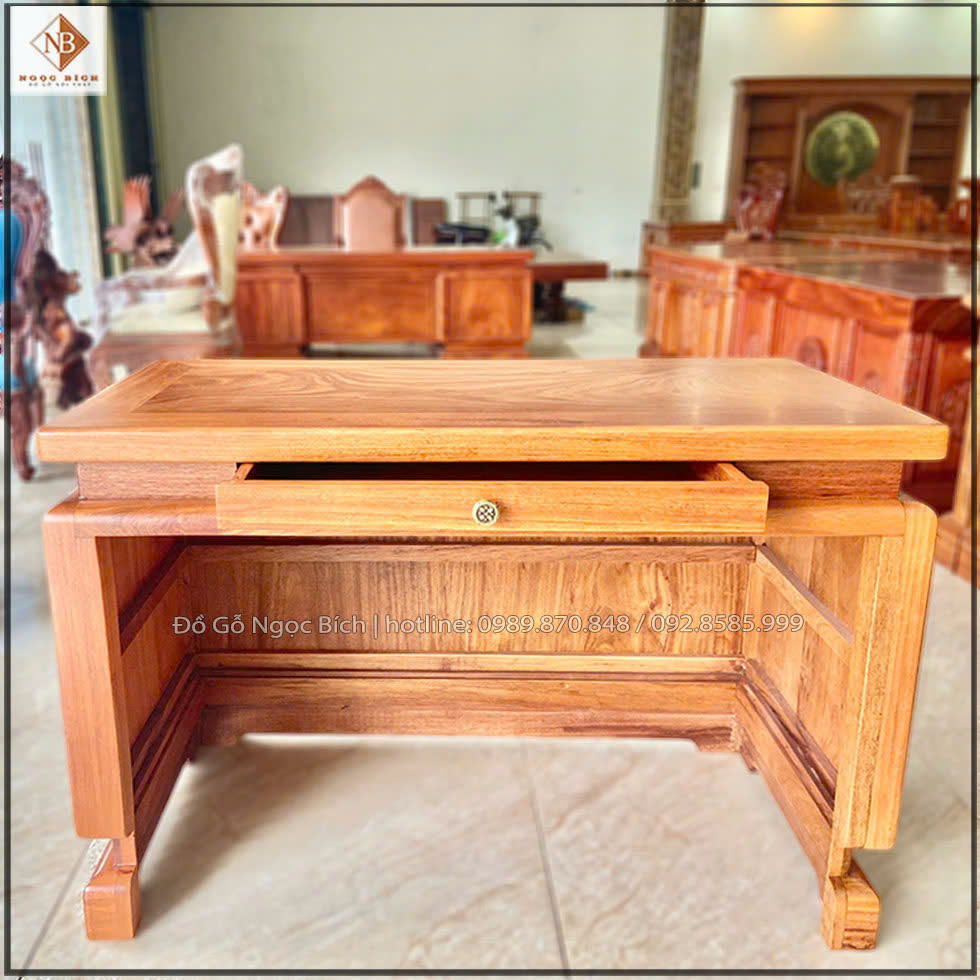 Chất liệu gỗ gõ đỏ cao cấp 