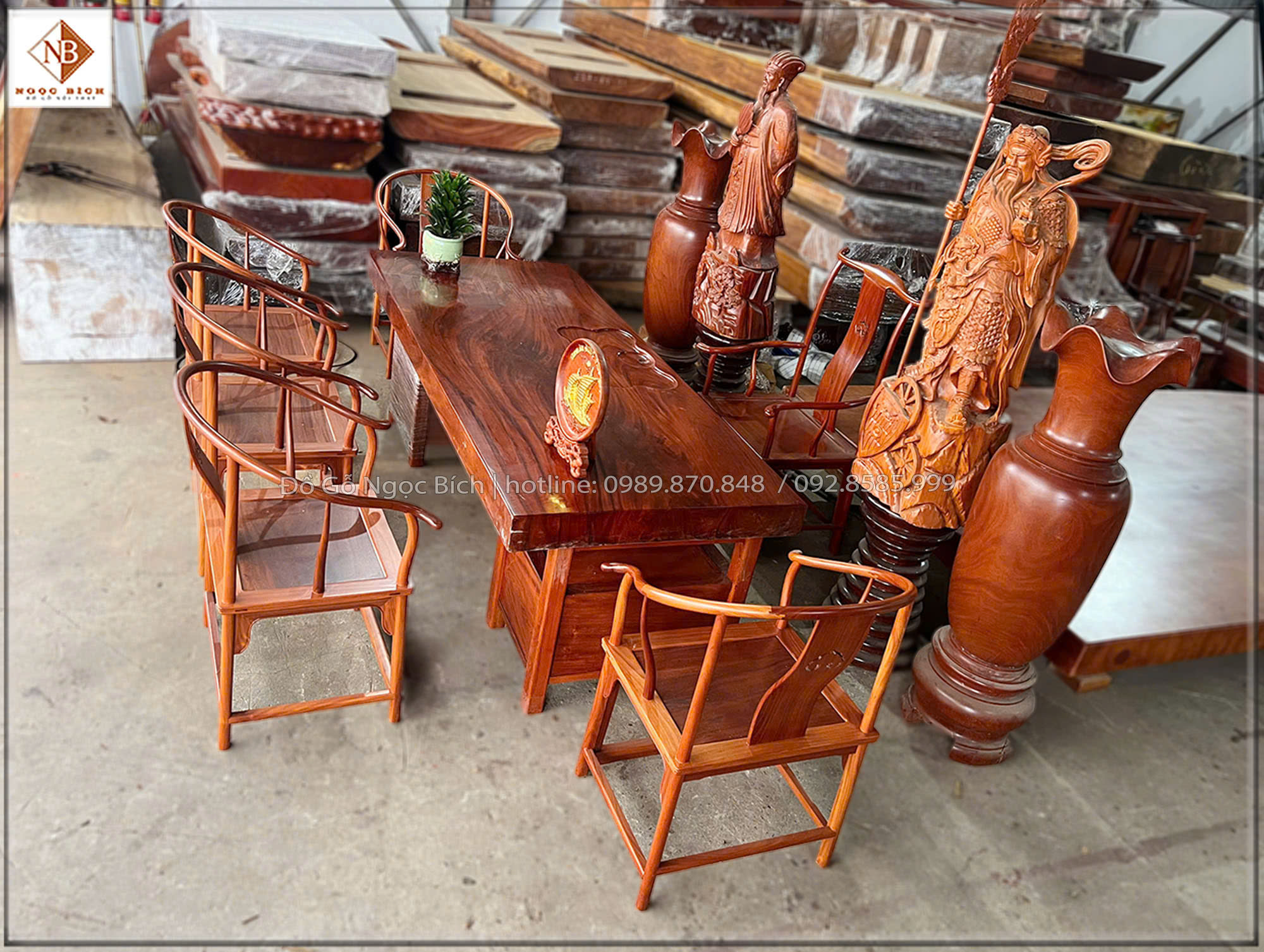 Thiết kế của bàn với phong cách truyền thống , dày dặn