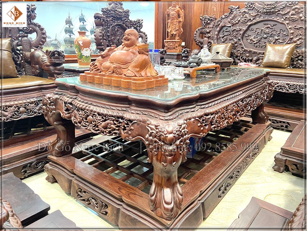 Bộ ghế vô cùng đồ sộ , hoành tráng 