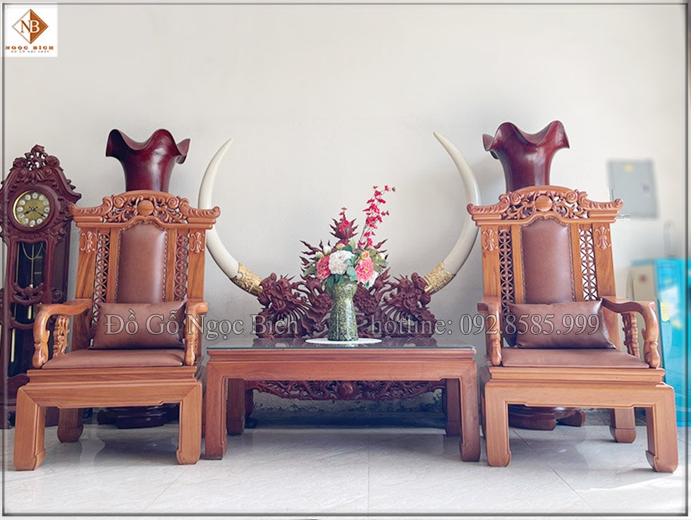 Bộ bàn ghế thể hiện địa vị của Lãnh Đạo trong phòng khánh tiết