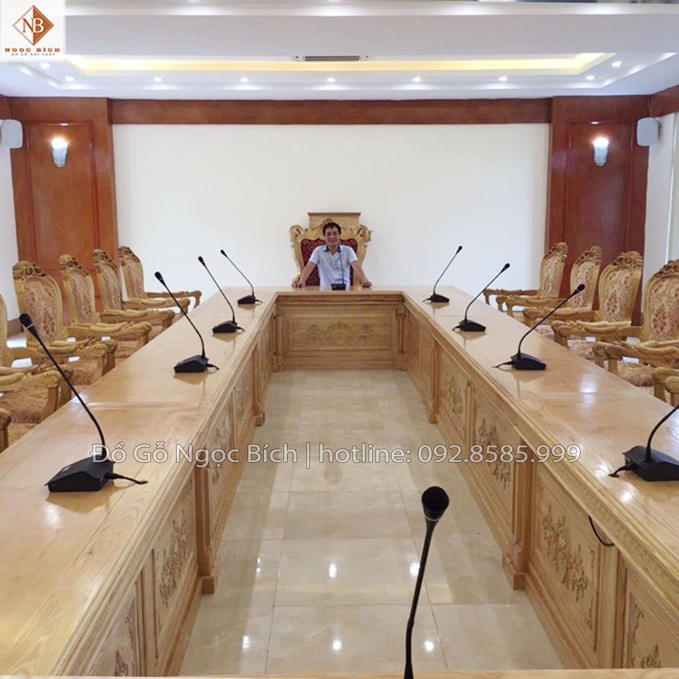 Chất liệu gỗ tự nhiên hiện đại , rất bền bỉ và chịu được va đập