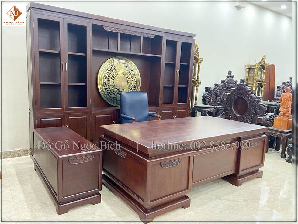 Chiếc bàn không chỉ là nơi làm việc mà còn là nơi thể hiện vị thế và đẳng cấp của người sở hữu