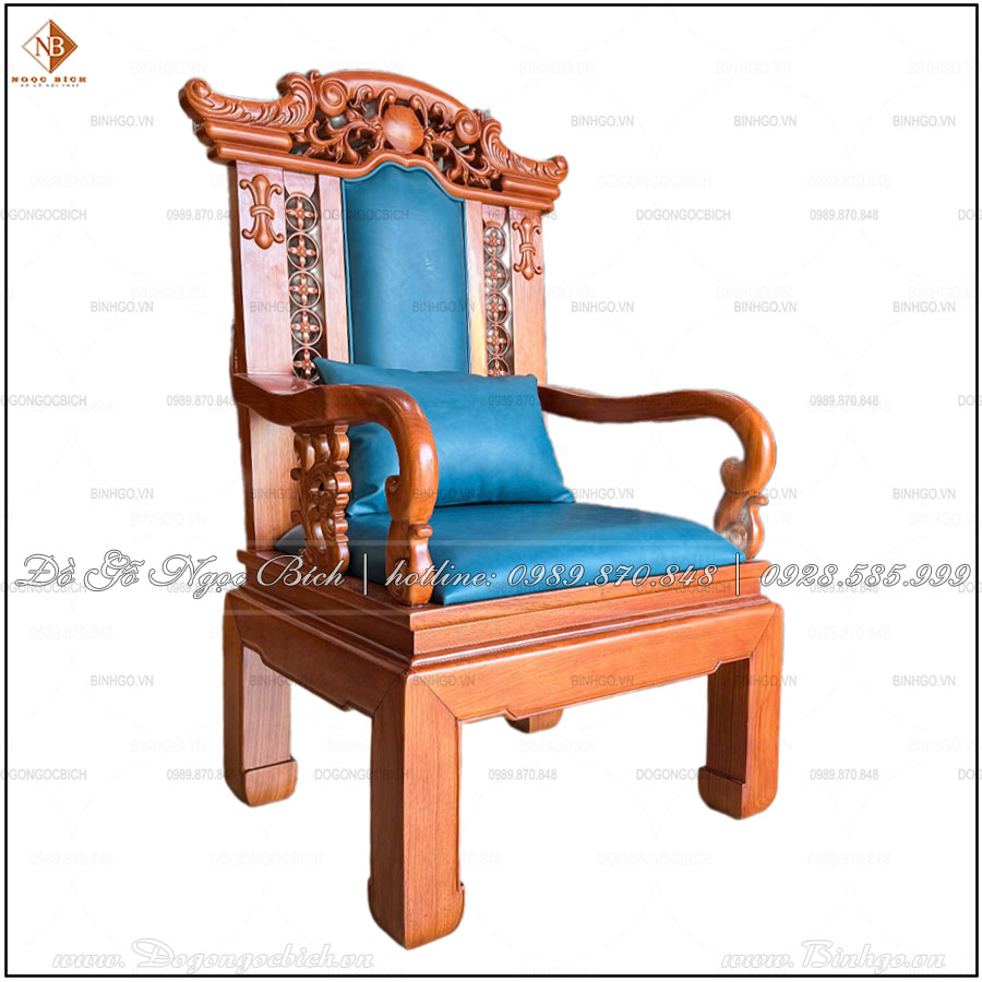 Ghế được làm từ chất liệu gỗ gõ đỏ với vân gỗ đẹp , chắc chắn