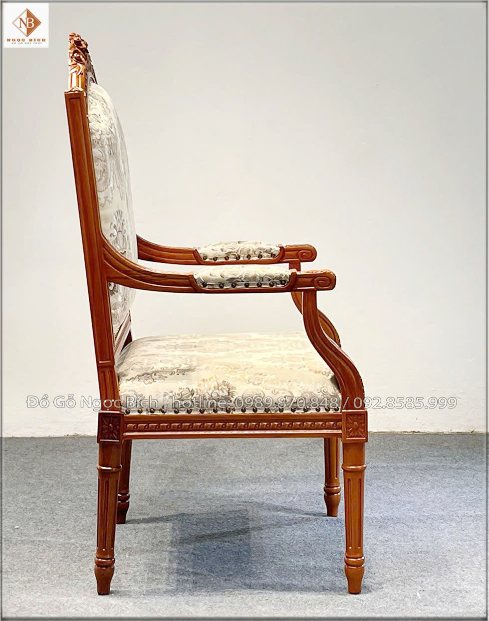 Chiếc ghế làm nổi bật không gian làm việc 