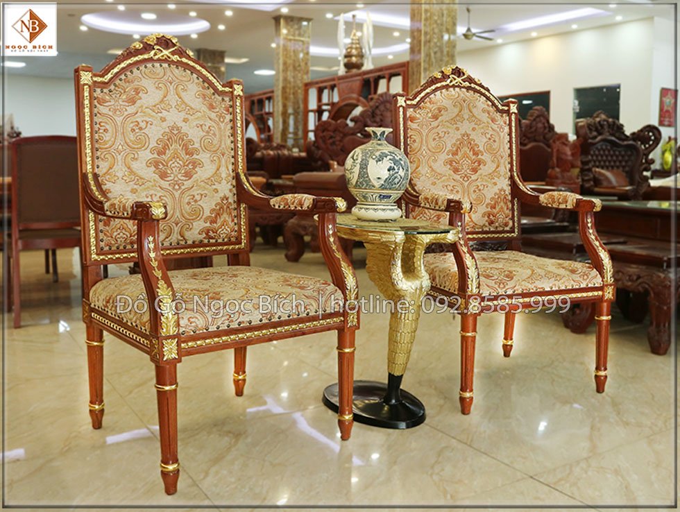 Bàn cánh chim và bộ đôi ghế Putin mang lại giá trị thẩm mỹ cao , tinh tế