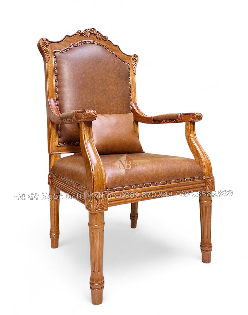 Ghế với thiết kế côcr điển mang lại sự thanh lịch cho không gian