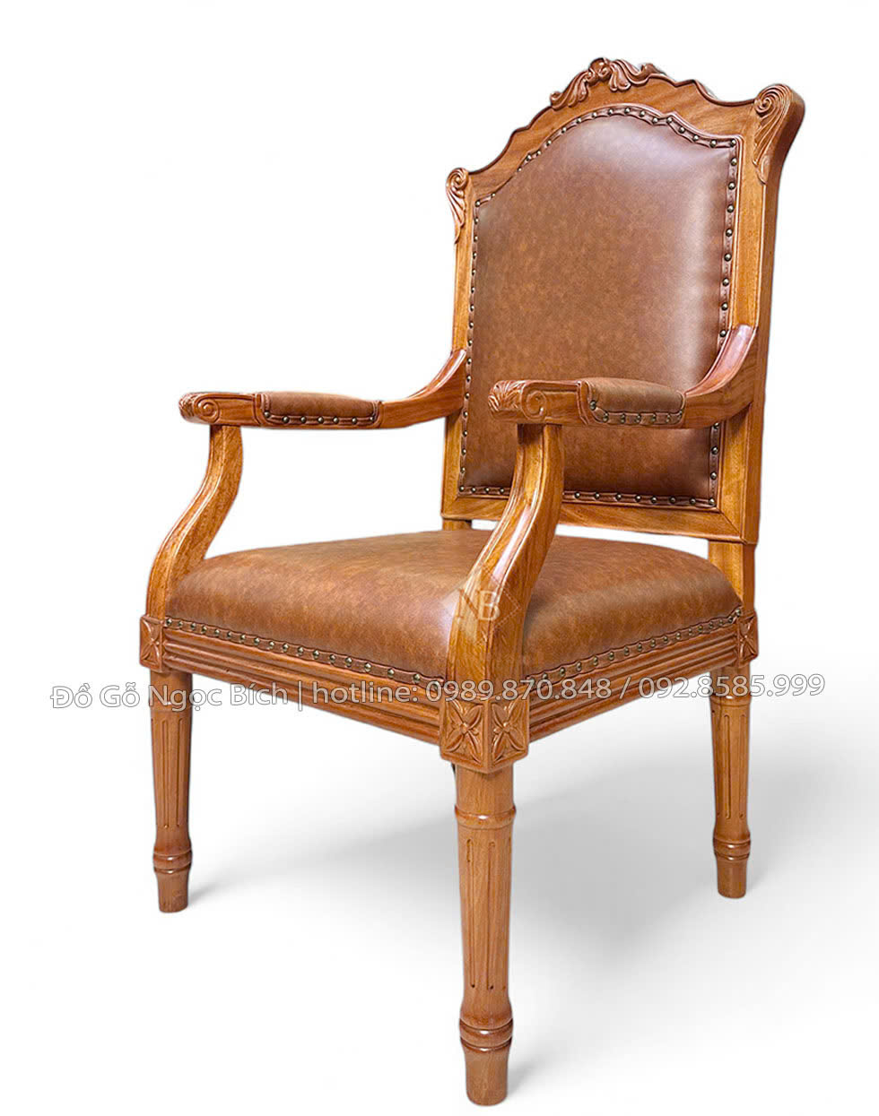 Ghế được làm từ chất liệu gỗ gõ đỏ có độ bền cao , vân gỗ đẹp