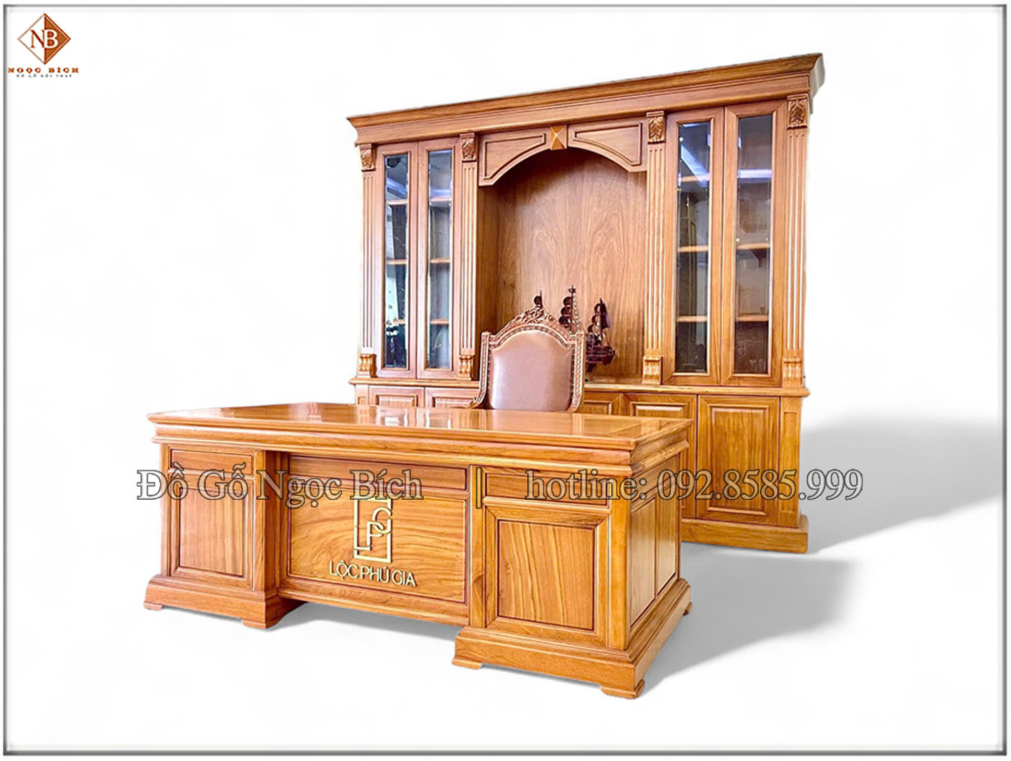 Thiết kế của bàn Hiện Đại độc đáo khắc logo thể hiện giá trị thương hiệu công ty