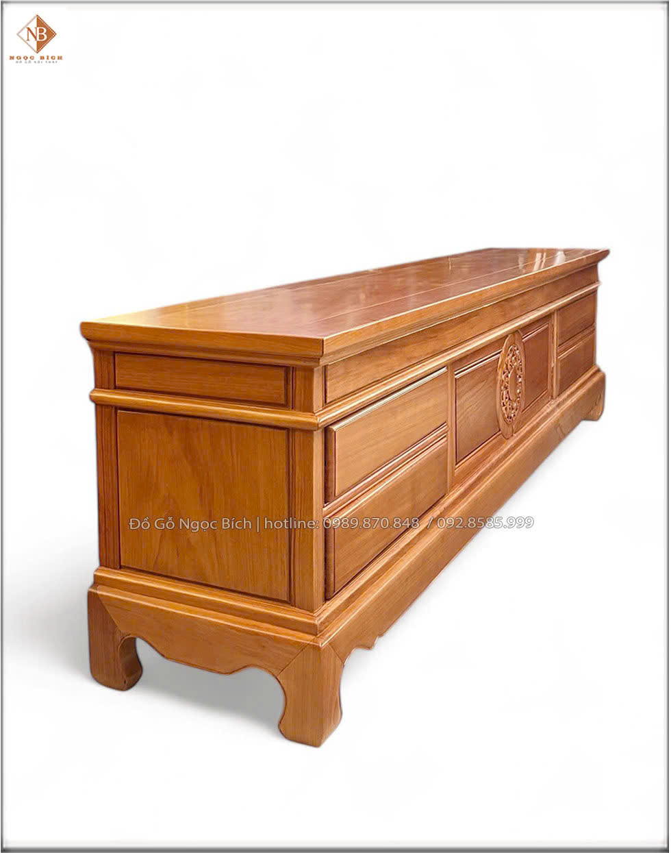 Chất liệu gỗ gõ đỏ mang lại vẻ đẹp tự nhiên từ những đường vân gỗ đặc trưng