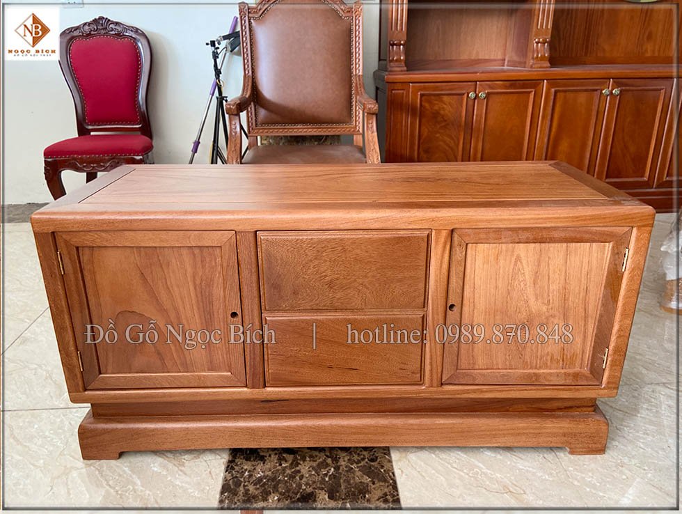 Bàn gồm 2 ngăn kéo và 2 hộc tủ to , rộng rãi