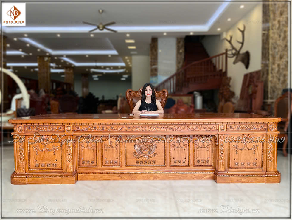 Thiết kế của chiếc bàn được lấy cảm hứng từ chiếc bàn làm việc của Tổng Thống Mỹ - từ Nhà Trắng-lam-viec-cua-Tong-Thong-My-tu-Nha-Trang.jpg