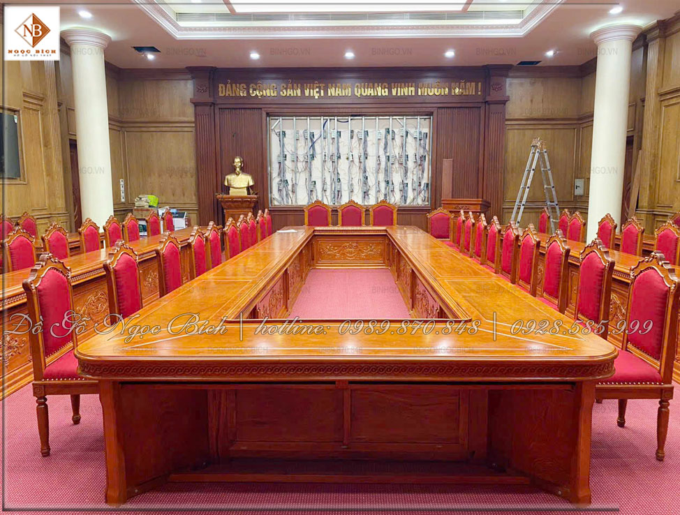 Nội thất được làm từ chất liệu gỗ tự nhiên giúp tăng vẻ đẹp đồng nhất cho không gian 