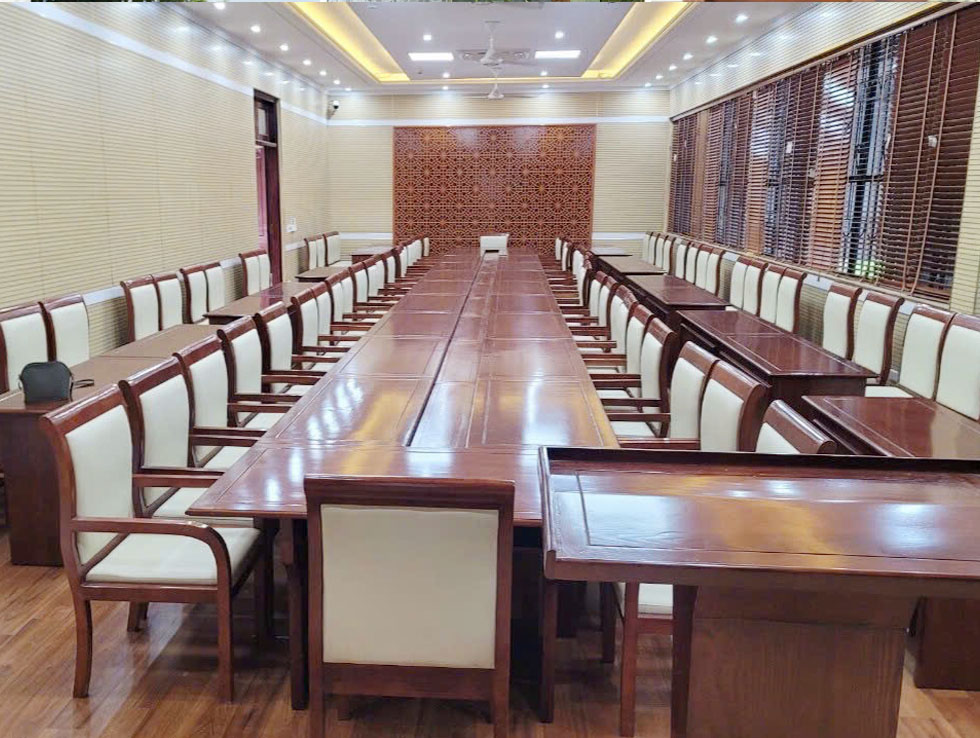 Lựa chọn đơn vị thi công phòng họp chuyên nghiệp , giàu kinh nghiệm