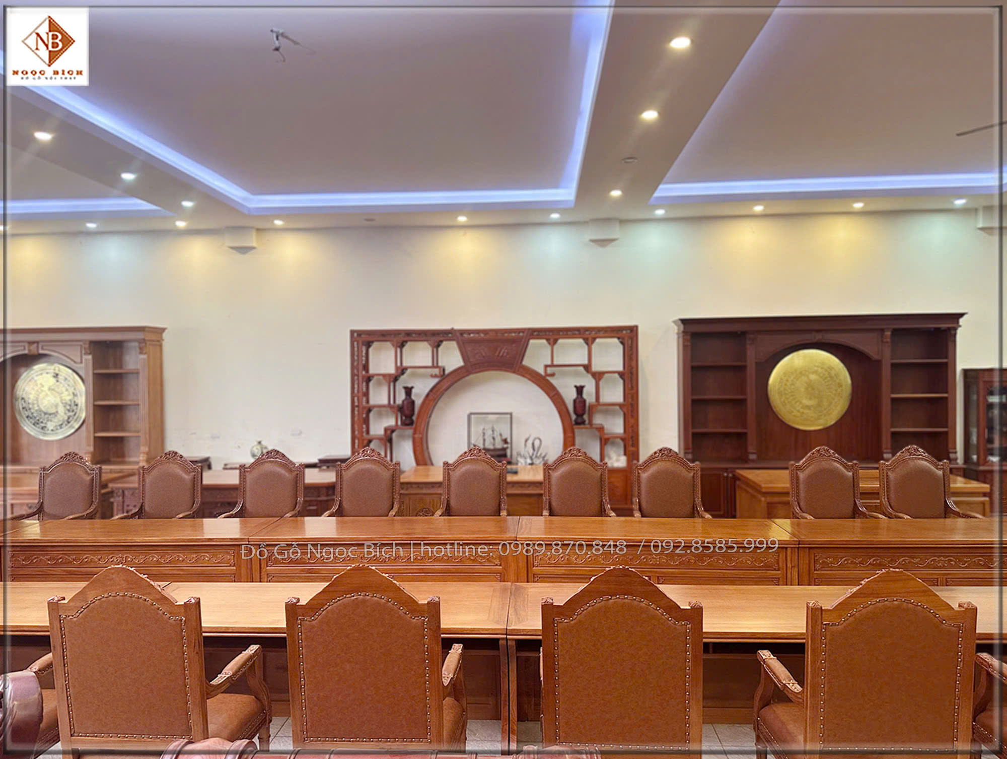 Bộ bàn ghế họp với vai trò diễn ra các cuộc họp nội bộ trao đổi chiến lược , đàm phán