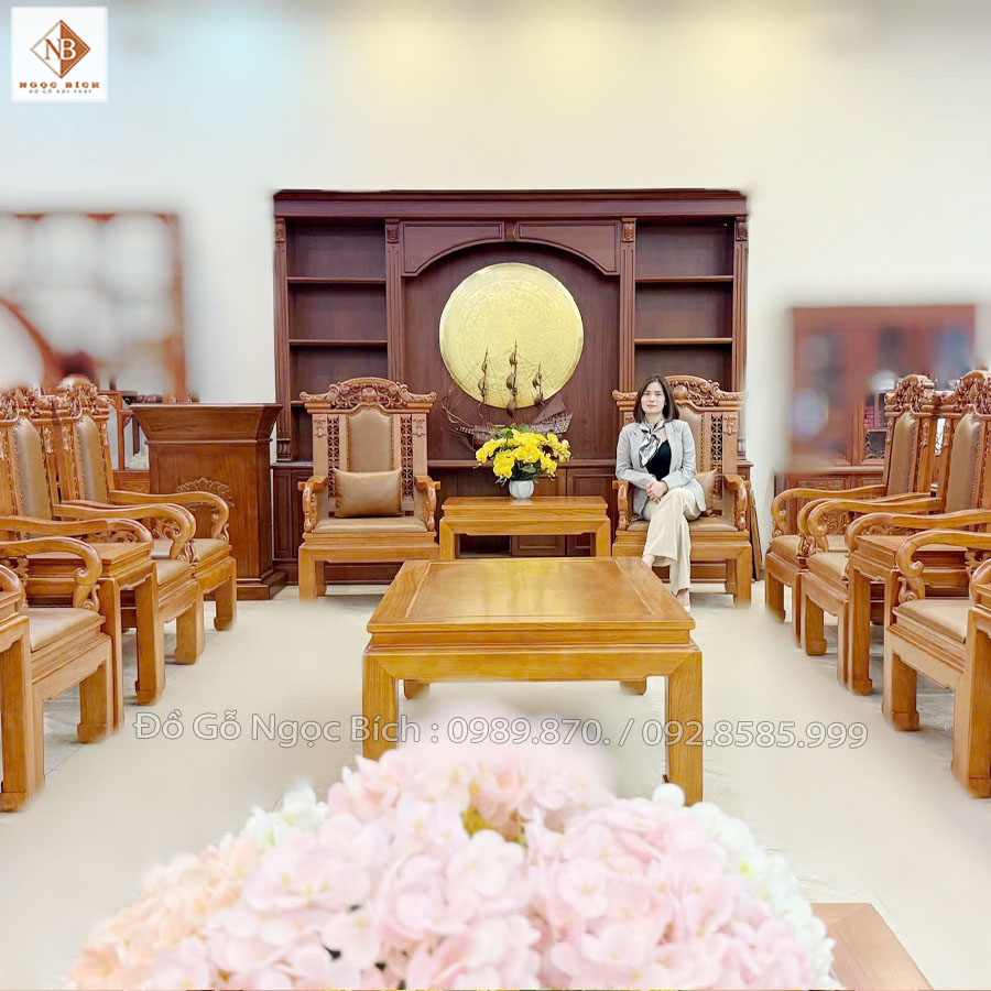 Phòng khánh tiết gỗ tự nhiên phong cách hiện đại
