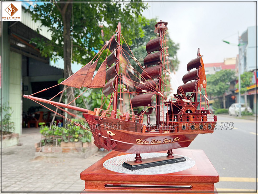 Mô hình thuyền buồm mang ý nghĩa Thuận buồm xuôi gió