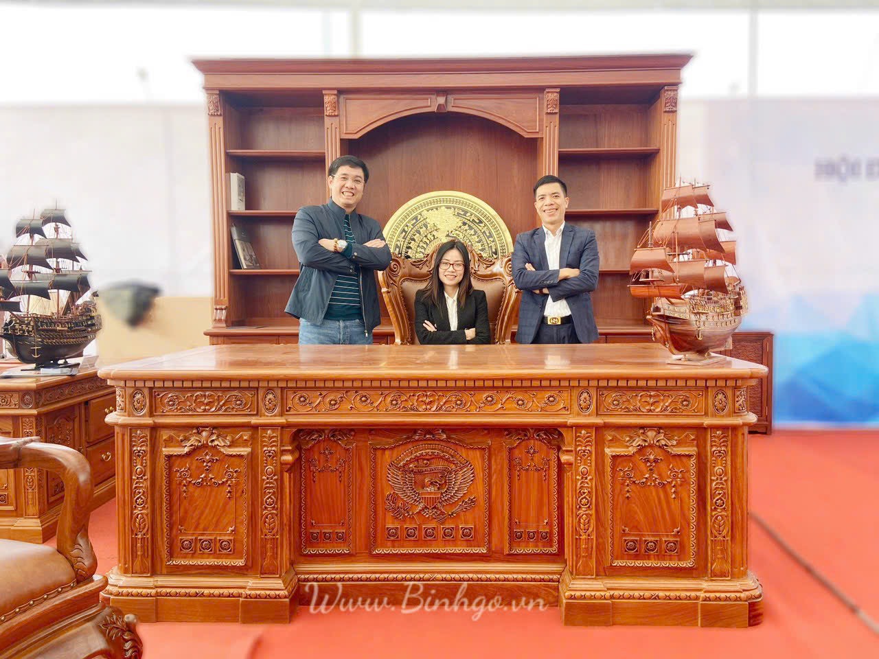 Mô hình thuyền buồm phong thủy gỗ quà tặng ý nghĩa cho công ty 