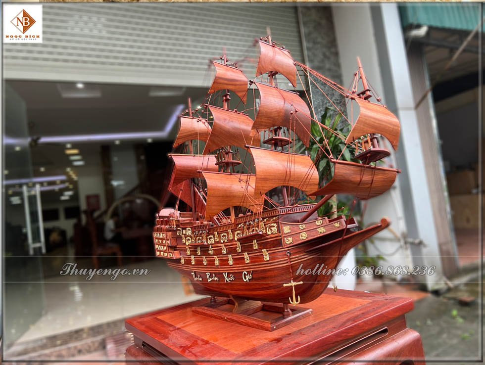 Mô hình thuyền buồm gỗ hương