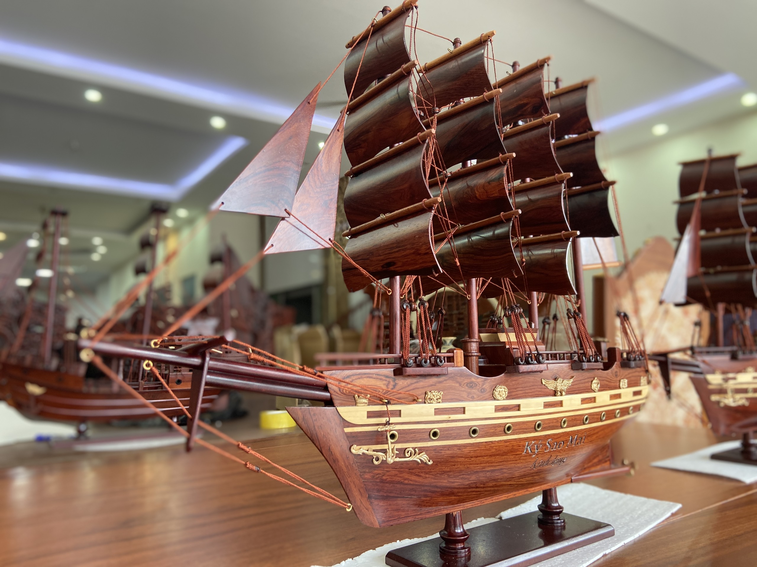Mô hình thuyền buồm doanh nhân