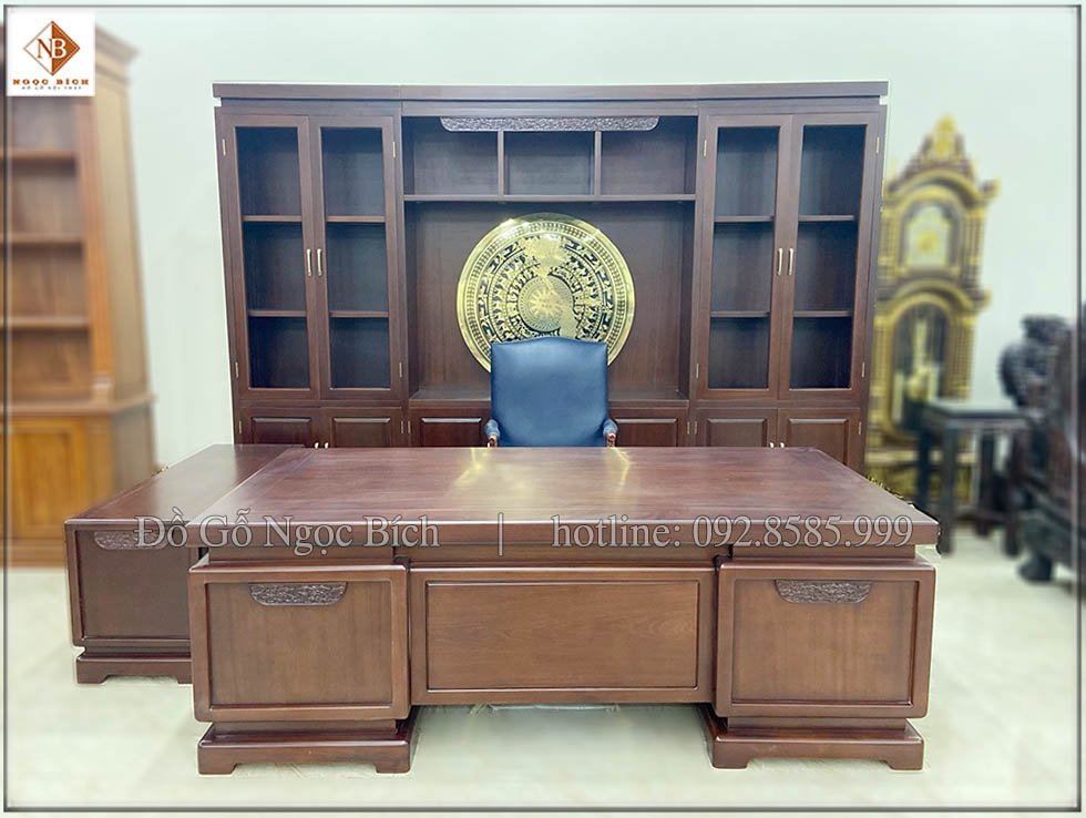 Bàn với thiết kế đơn giản , sang trọng