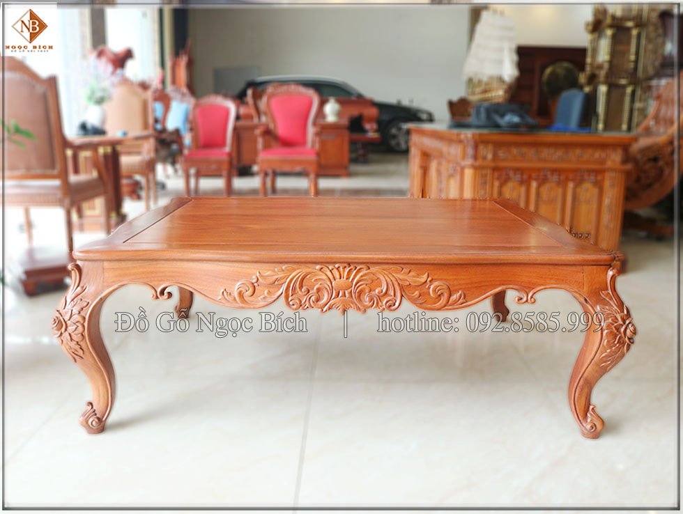 Chiếc bàn có kích thước rất lớn