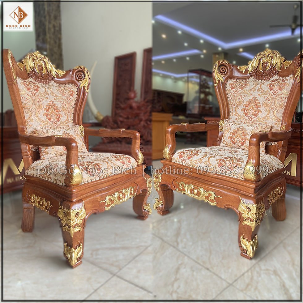 Chiếc ghế được làm từ chất liệu gỗ tự nhiên bền và chống chịu được va đập