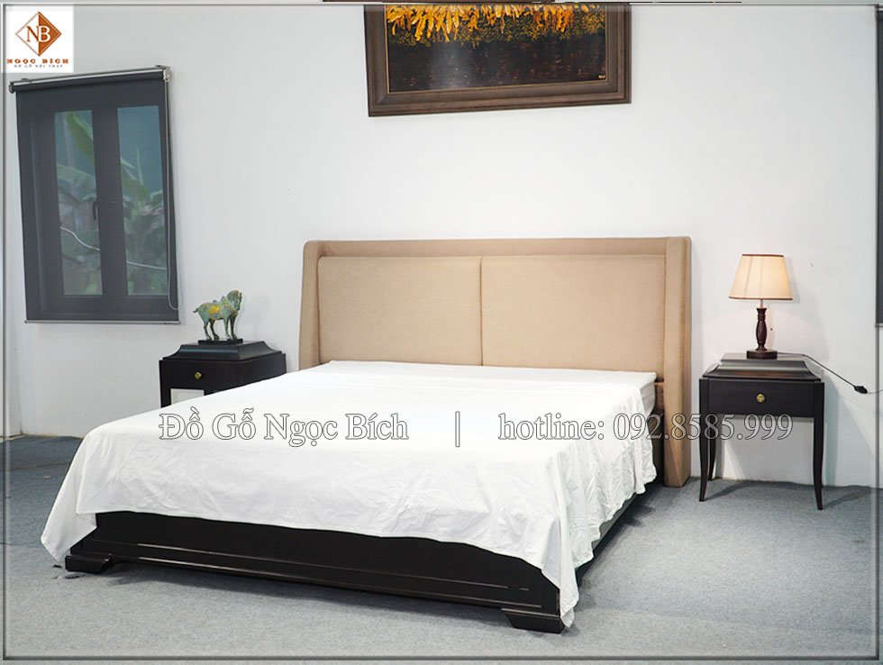 Được làm từ chất liệu gỗ Mahogany