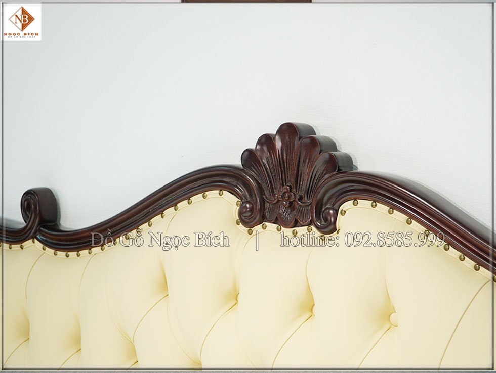 Giường được làm từ chất liệu gỗ tự nhiên cao cấp