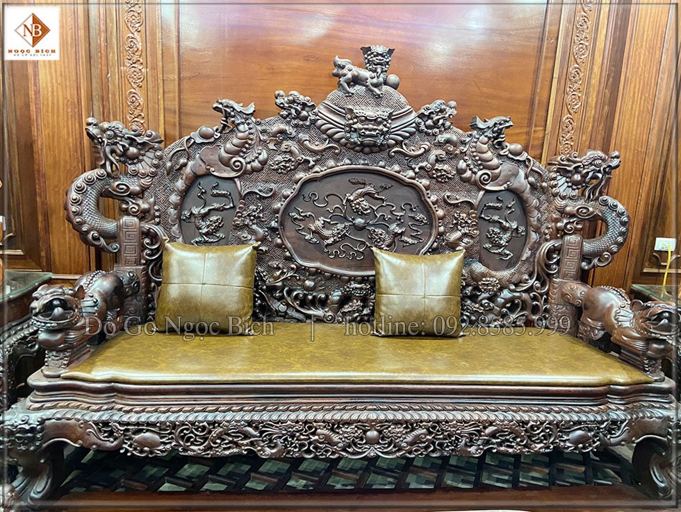 Hình ảnh chủ đạo là hình ảnh con Rồng thể hiện sự oai nghiêm , cao quý của gia chủ 