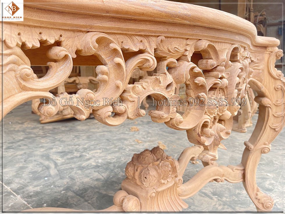 Họa tiết hoa lá tây cổ điển trạm khắc 3 mặt của bàn